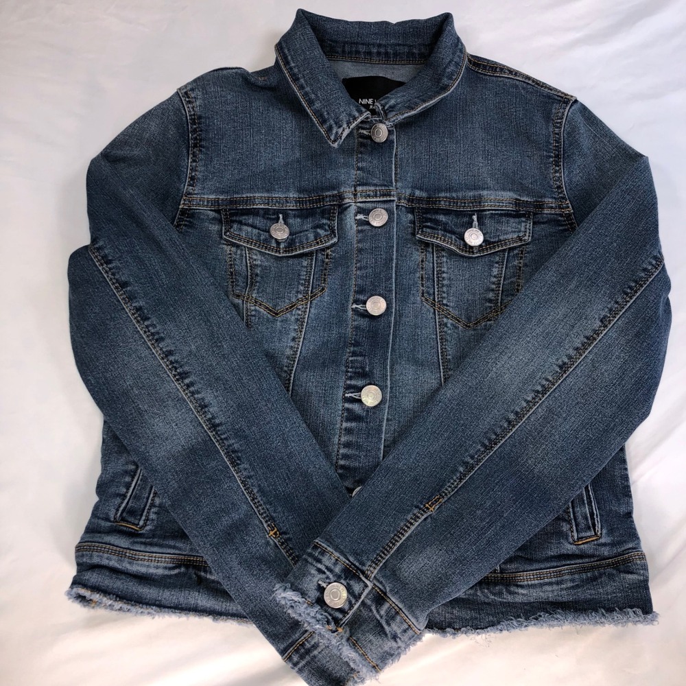 Nine West Jeans Floral Embroidered Denim Jacket Medium Wash Raw Hem Womens M